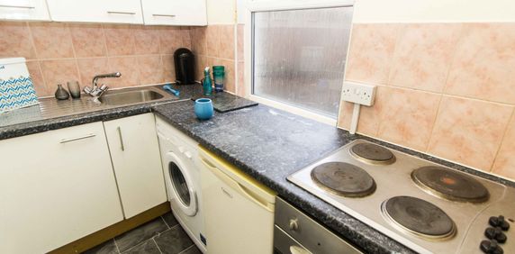 Flat 4, 63 BRUDENELL ROAD Leeds - LS6 1HA - Photo 2