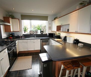 4 bedroom semi-detached house to rent - Photo 2
