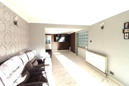 3 bedroom terraced house to rent - Photo 2