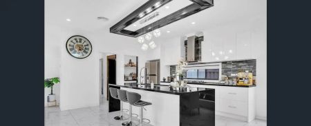 “Modern Upgraded Double Storey Family Home!” - Photo 5