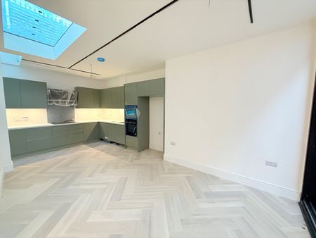 4 Bed Flat, Hammersmith, W6 - Photo 5