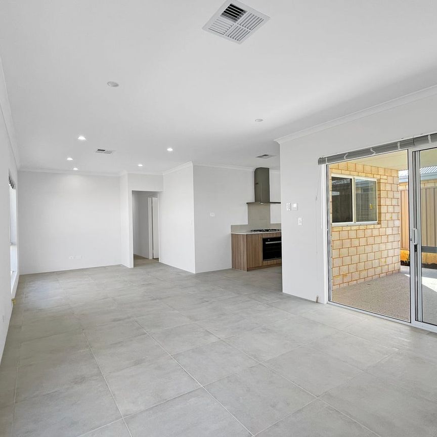 Brand New Living with Space, Light & Comfort + 1 WEEKS FREE RENT - Photo 1