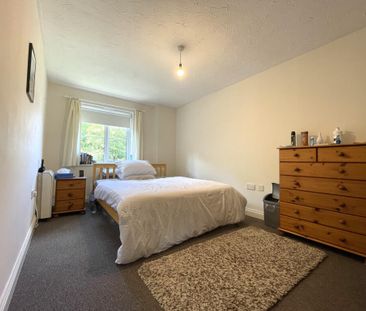 Mountbatten Close, Ashton - Photo 4