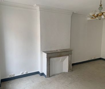 Appartement 3 pièces 73m2 MARSEILLE 1ER 725 euros - Photo 3