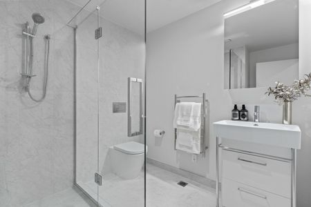 Exclusive Townhouse With 3x Secure Parking - Photo 2