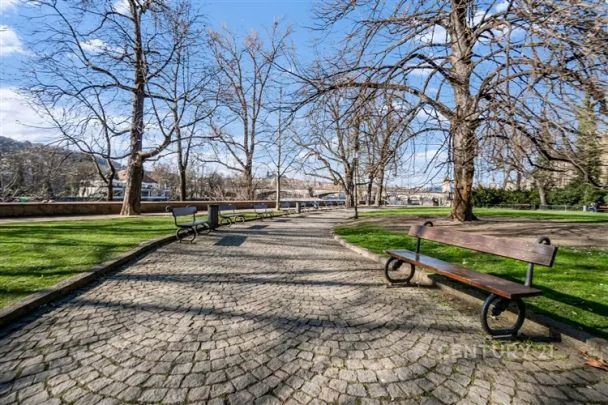 Stylový byt 2+kk na Praze 1. Cihlový dům. Dubové parkety, vysoké stropy, designová koupelna. - Photo 1