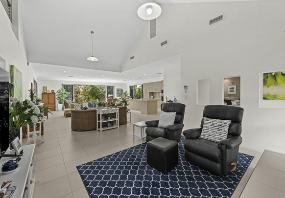 Stylish & Spacious Family Home - Photo 1