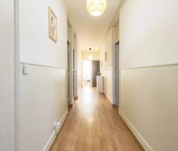 Room in a shared 6-bedroom apartment for rent in Lisbon. - Photo 6