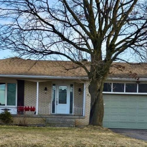 For Lease - 89 Bond Crescent, Richmond Hill, Ontario - Photo 1