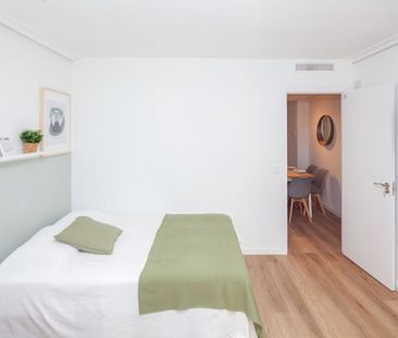 Carrer de les Illes Canàries, Valencia, Valencian Community 46023 - Photo 3