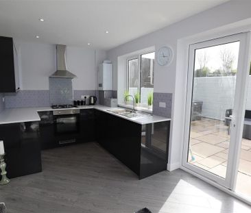 2 bedroom semi-detached bungalow to rent - Photo 3