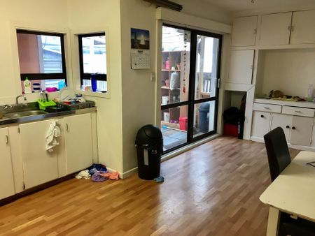 4 Bedroom Brick and Tile Property&excl;&excl; - Photo 2