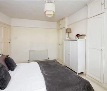 3 Bed Terraced House, Dereham Road, IG11 - Photo 6