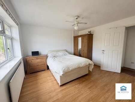 4 bedroom detached house to rent - Photo 5