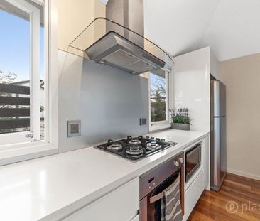 Stylish home in enviable location - Photo 6