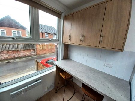 3 bedroom flat to rent - Photo 3