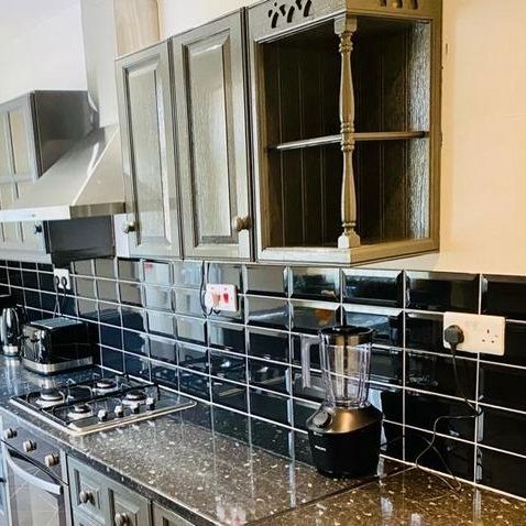 1 bedroom in a house share to rent - Photo 1