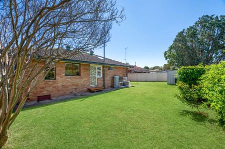 Generous Sized 3 Bedroom Home - Photo 3