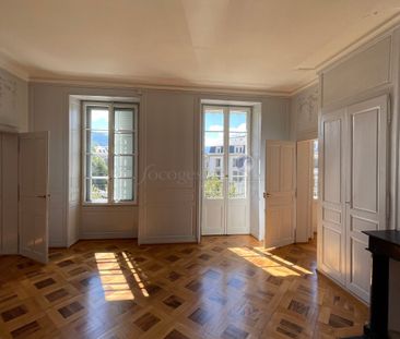 A LOUER DANS UN IMMEUBLE ANCIEN DE LA VIEILLE VILLE, - Photo 4