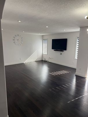 For Lease - 1995 Purcell Drive, London East, Ontario - Photo 1