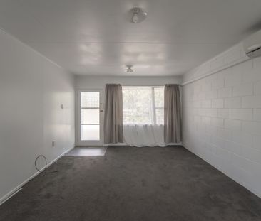 Tidy two bedroom home, close to the hospital - lawns included - Photo 3