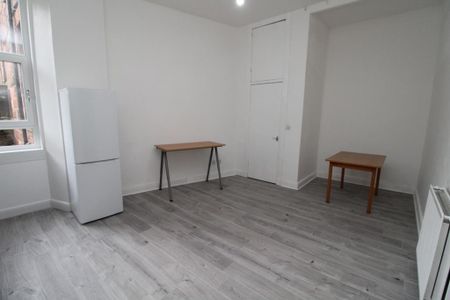3 bedroom flat to rent - Photo 3