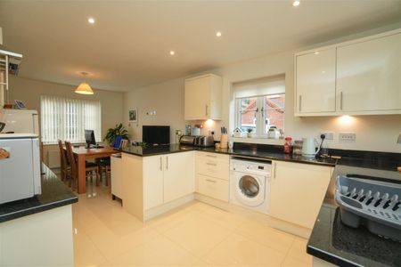 4 bedroom House To Let Total Size: 1140 SQ FT - Photo 2