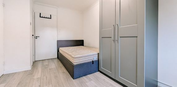 Studio Flat, Peacehaven, W3 - Photo 2