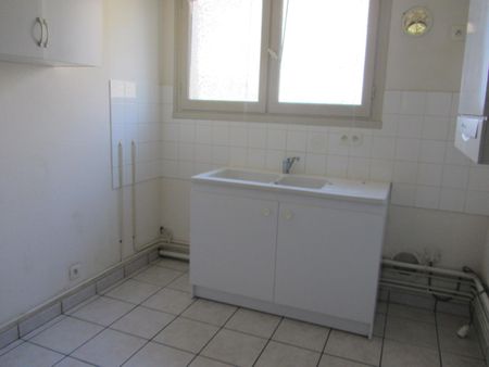 Location Appartement 57m² BORT LES ORGUES 19110 - Photo 2