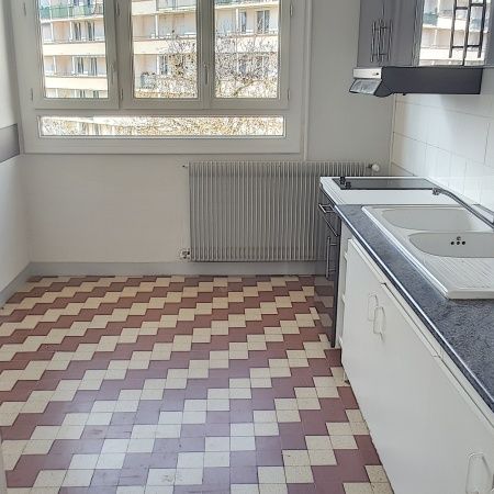 Location Appartement 4 pièces 70m² ROANNE 42300 - Photo 1