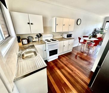 "Balmoral Brick Character FURNISHED Apartment- Sunlit Timber Floors & Walk Everywhere Lifestyle" - Photo 5