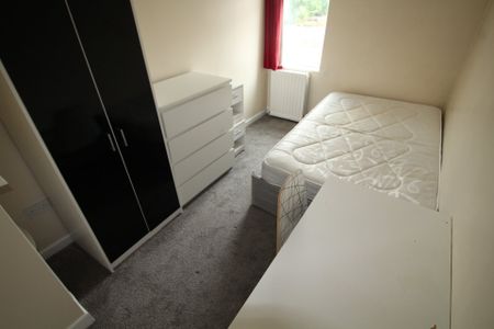 1 bed house / flat share to rent in Goring Road, Colchester - Photo 3