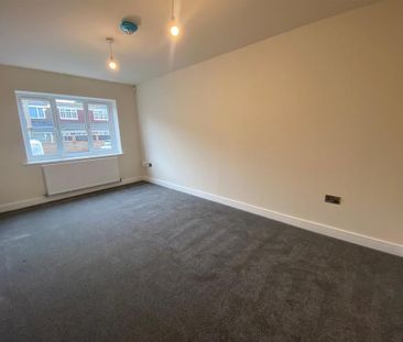 4 bedroom semi-detached house to rent - Photo 6