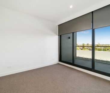 Modern One-Bedroom Apartment with Stunning Views in Balwyn North - Photo 6