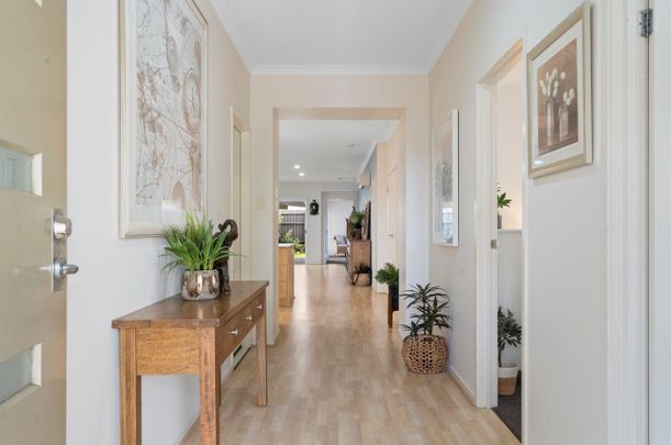 MODERN HOME WITH ALL THE EXTRAS - 2 LIVING AREAS, DUCTED AIRCON & SOLAR - Photo 1