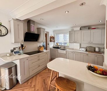 5 bedroom link detached house to rent - Photo 3