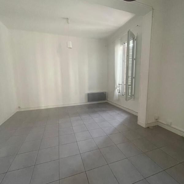 Appartement 1 pièces 32m2 MARSEILLE 8EME 523 euros - Photo 1