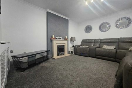 Acacia Avenue - Photo 5