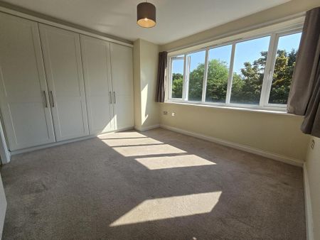 3 bedroom flat to rent - Photo 2