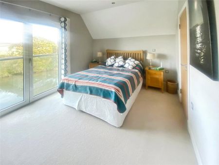 4 bedroom semi-detached house to rent - Photo 3