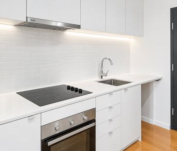 2/110 Maribyrnong Road, Moonee Ponds VIC 3039 - Photo 2