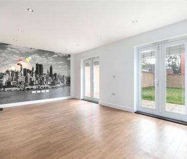 4 bedroom detached house to rent - Photo 2