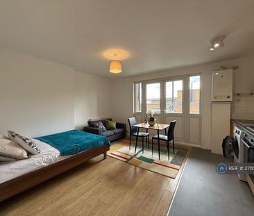 Studio to rent - Photo 1