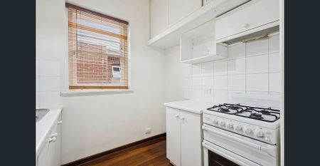 Character Subiaco home - Photo 3