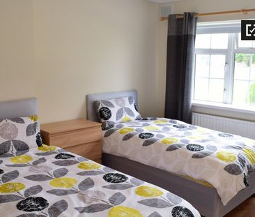 Twin bedroom in shared apartment in Clondalkin, Dublin - Photo 6