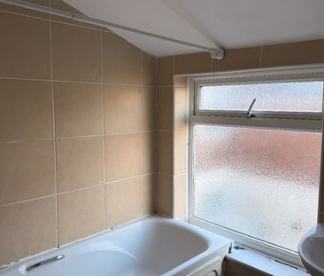 1 Bed Terraced House, Russell Street, LU1 - Photo 1