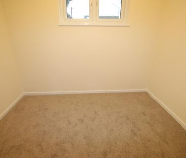 4 bedroom semi-detached house to rent - Photo 1