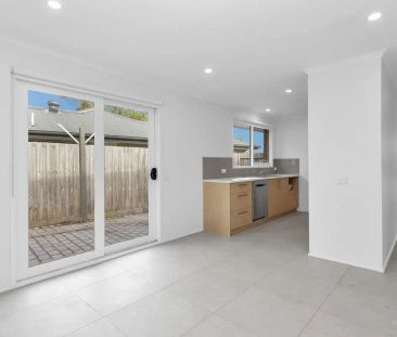 “Cute, charming 3-bedroom house!” - Photo 2