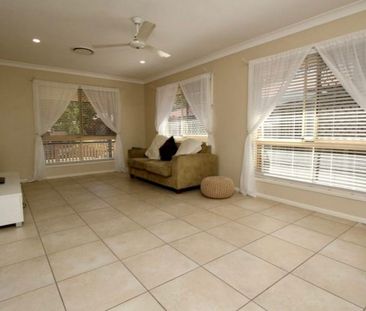 Quiet 3 bedroom home in prime location! - Photo 2