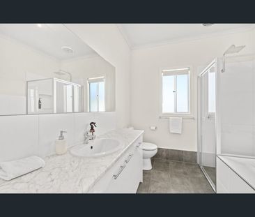 2 Harvey Crescent, Aldinga Beach, SA 5173 - Photo 5